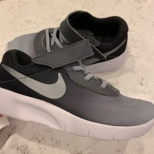 NWOT Toddler Boy Nike Shoes